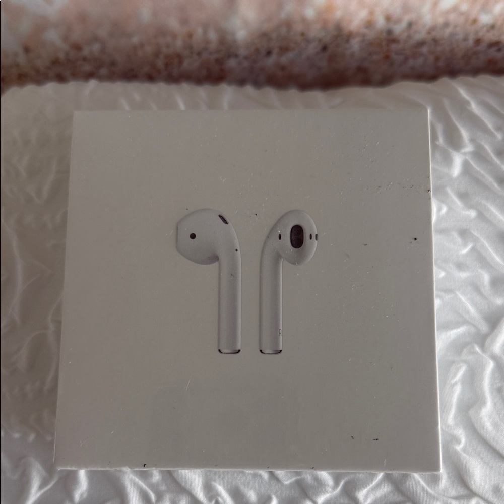 Apple AirPods in Classic White sealed New 🆕